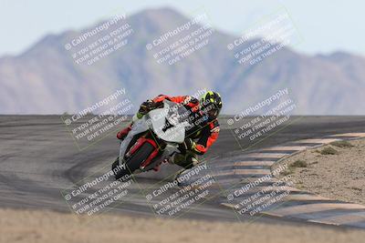 media/Nov-16-2025-Race Pace (Sun) [[8c5fa54630]]/Non Verified Riders (1st 20 Minutes)/6-Turn 12 (2pm)/